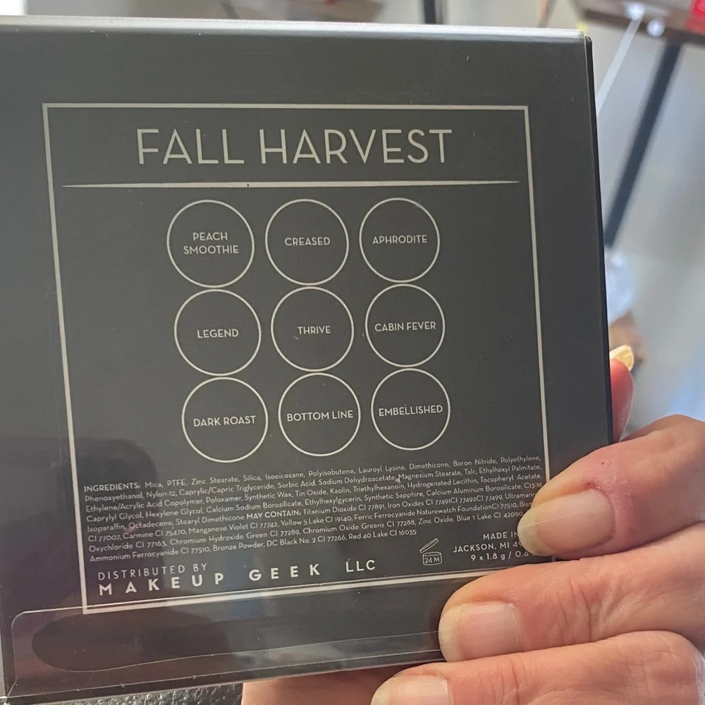 Makeup Geek Black and Gold Geometric Palette - Picture 6 of 6